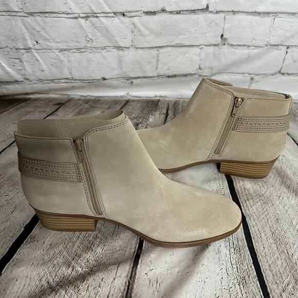 Clarks Addiy Kara Beige Ankle Boots, Size 9.5, NWT - Picture 6 of 9